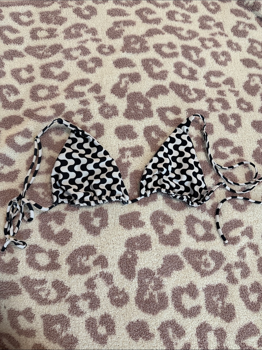 Skatie Black & White Wavy Triangle Bikini Top